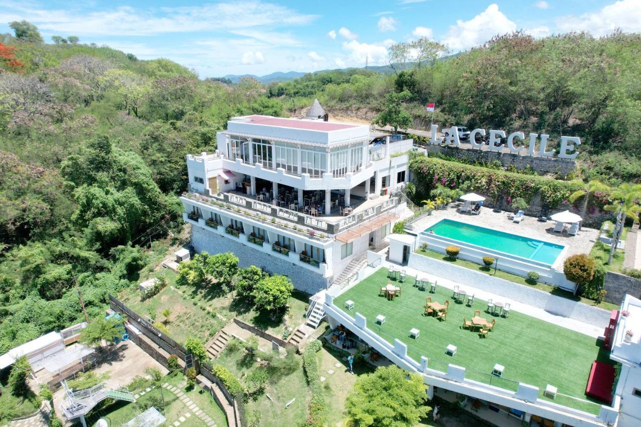 לבואן באג'ו La Cecile Hotel & Cafe Komodo מראה חיצוני תמונה